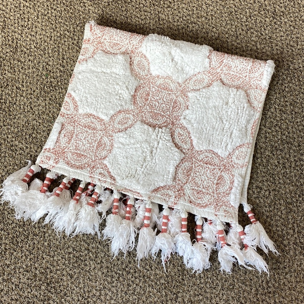 BOHO Handwoven Rug with tassels - Picture 2 of 5